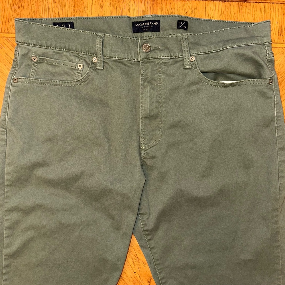 Lucky Brand 121 Slim Straight Chino Pants Men’s Size 36x32 Green